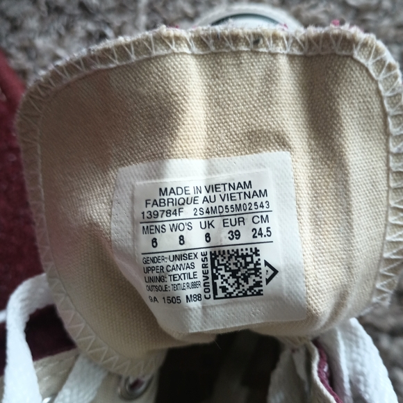 Chucks - Picture 4 of 6